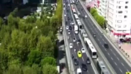 Mecidiyeköy’de arızalanan metrobüs yoğunluğa neden oldu