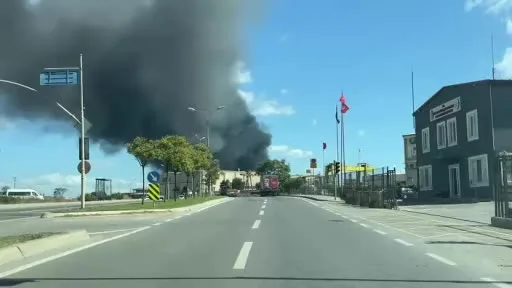 Tuzla‘da depolama alanında yangın