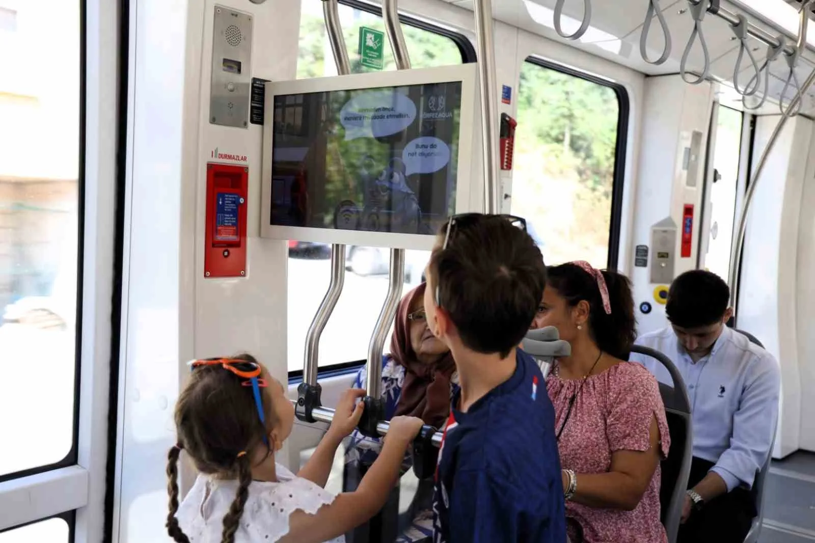 Tramvayda yolculuk kuralları animasyonlarla anlatılıyor