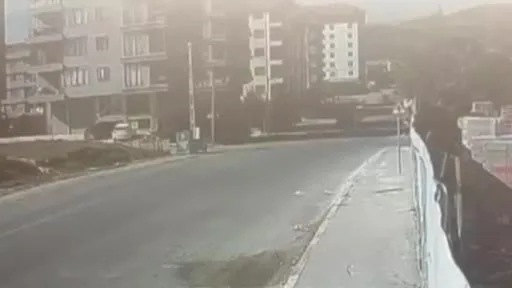 Sultanbeyli’de İETT otobüsü ile otomobil çarpıştı: 1’i bebek 4 yaralı