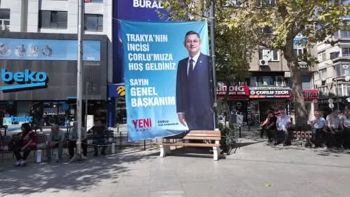 Özgür Özel Çorlu’da konuştu: "Yeni Parti, geçmişte Cumhuriyet Halk Partisi’nde siyaset yapanların yeni partisidir"