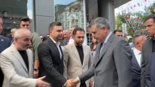 Bakan Çiftçi’ye tespih hediye etti
