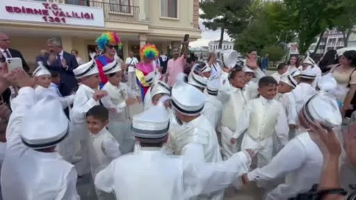 Edirne’de sünnet şöleninde renkli görüntüler oluştu