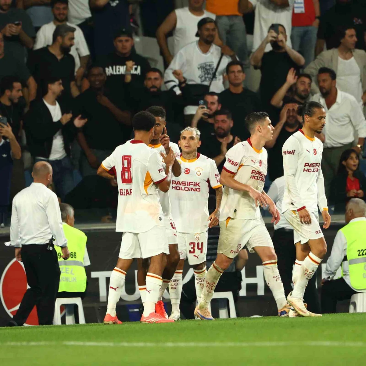 Galatasaray yenilmezliğini sürdürdü, puanını 10’a çıkardı