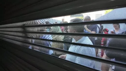 Trabzon’dan gelen de var, sabah 7’de yola çıkan da... İndirim çadırında kıyasıya yarış
