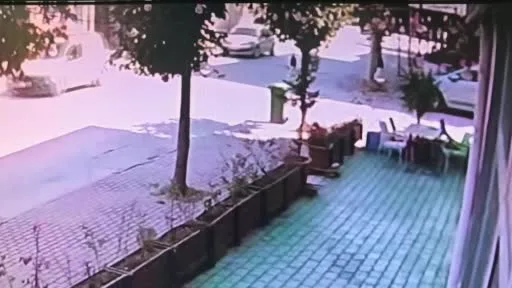 İnegöl’de iki otomobil kafa kafaya çarpıştı