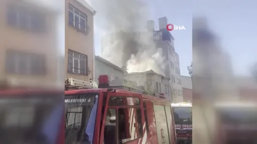 Beyoğlu’nda 2 katlı iş yerinde yangın