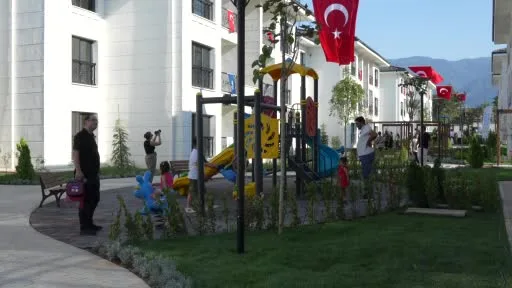 Kartepe Kent Konut Evleri’nde 144 hak sahibine anahtar teslim edildi