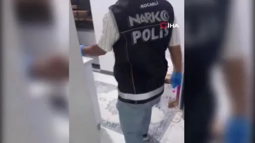Fırının alt bölümünden uyuşturucu ve 65 bin lira çıktı