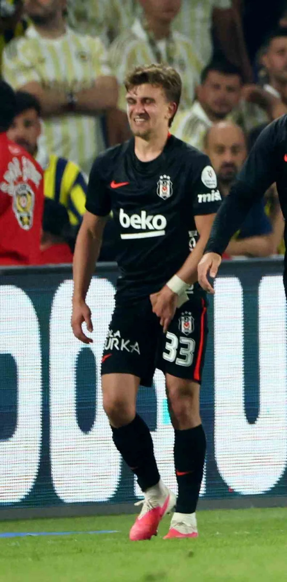 Beşiktaş’ta Rıdvan Yılmaz derbide sakatlandı