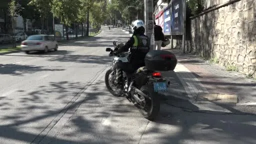 Kimliğini unutan genç için anne ve polis seferber oldu