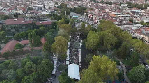 İnegöl Gastronmi Festivali’nde lezzet şöleni retrobüs coşkusuyla taçlandı