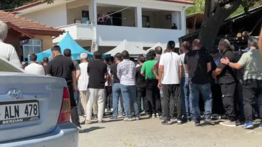 Sığ suya atlayarak hayatını kaybeden 3 çocuk babası son yolculuğuna uğurlandı