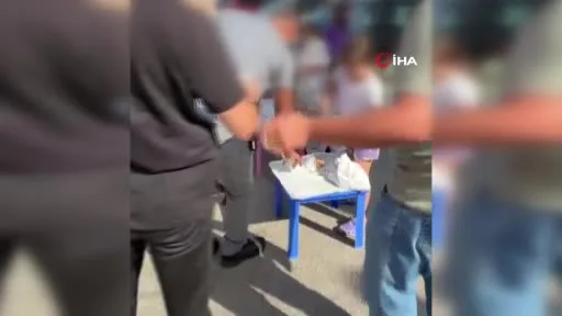 Çocukların limonatalarını Bursa Büyükşehir ekipleri satın aldı