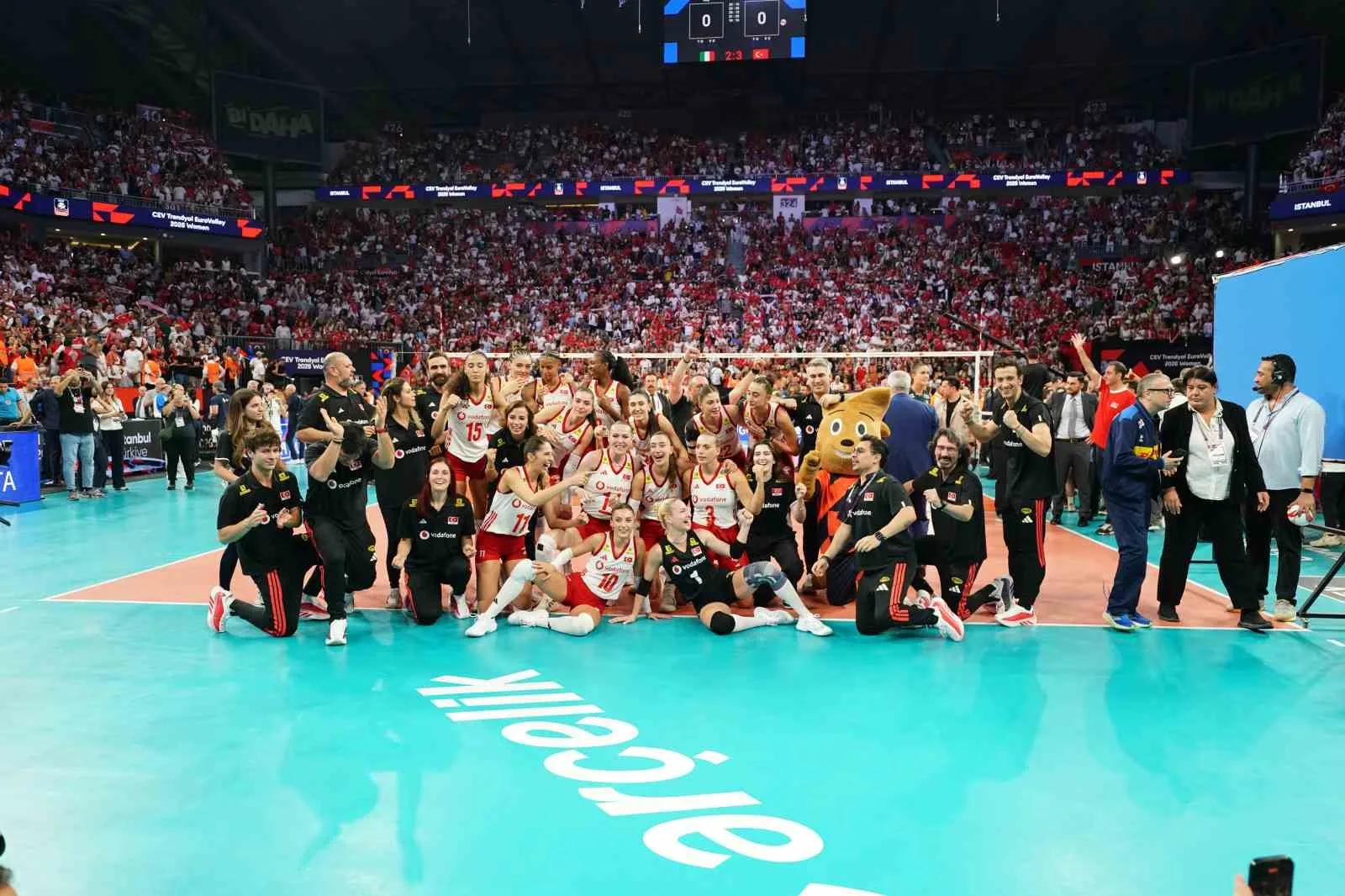 A Milli Voleybol Takımı, üst üste 2. kez Avrupa şampiyonu