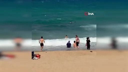 Karaburun’da akıntıya kapılarak boğulma tehlikesi geçirdi: Cankurtaran yetişti