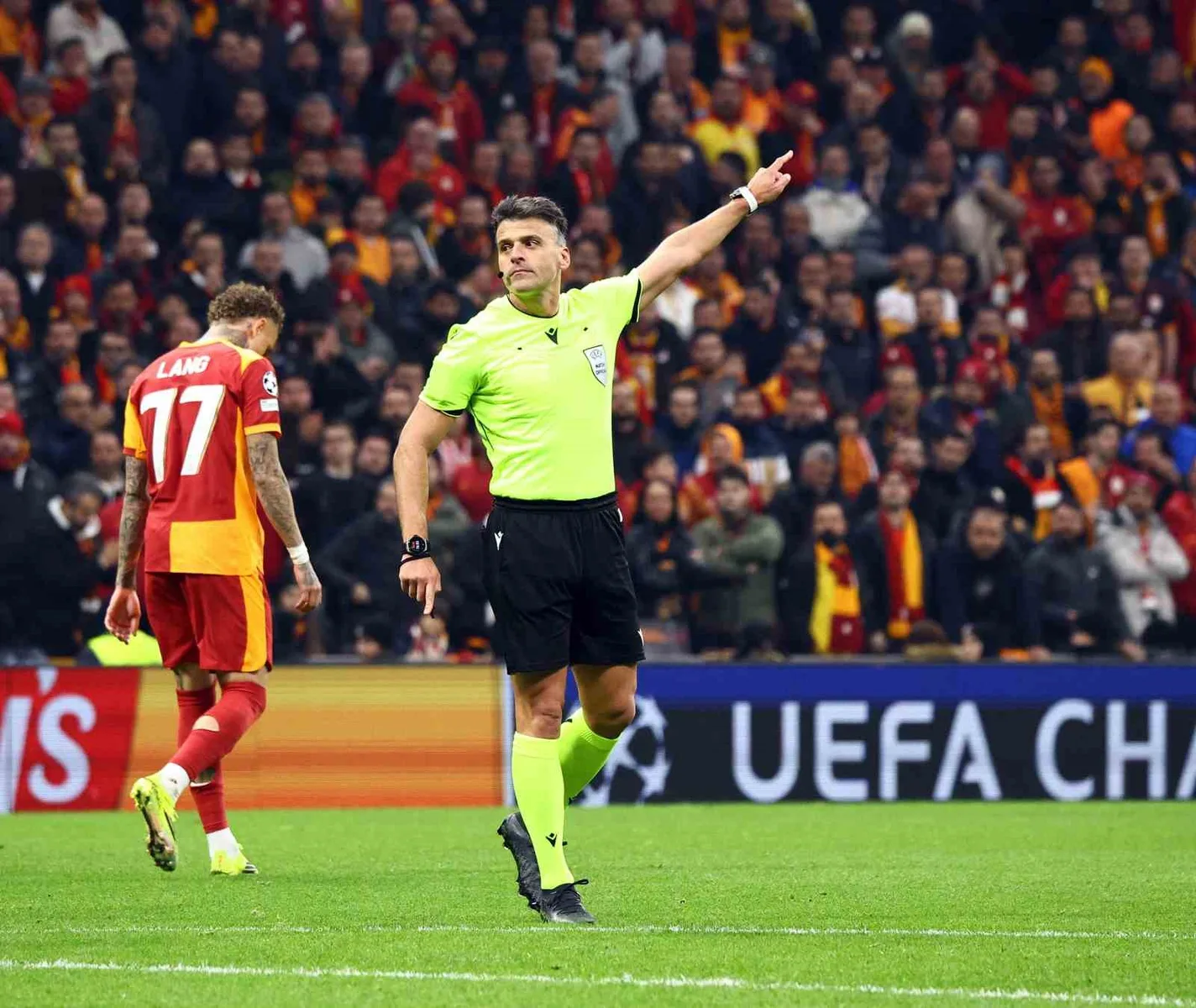 Fenerbahçe - Roma maçında İspanyol hakem Jesus Gil Manzano düdük çalacak