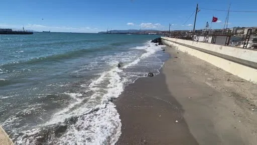 Poyraz balıkçıları karaya çekti