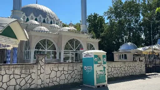 Cami parkındaki bankta şüpheli ölüm