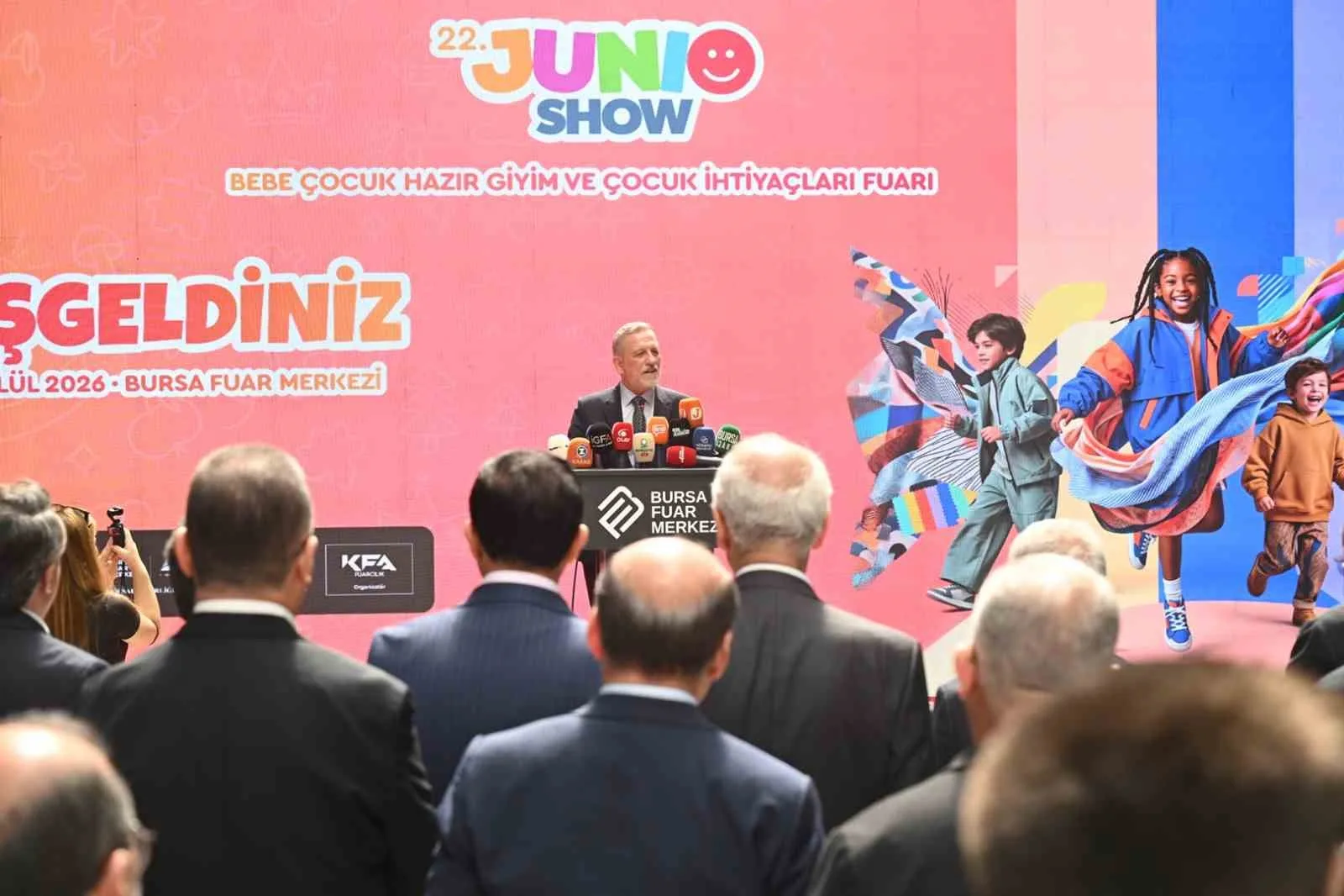 Bebe ve çocuk konfeksiyonunun küresel vitrini Junioshow kapılarını açtı