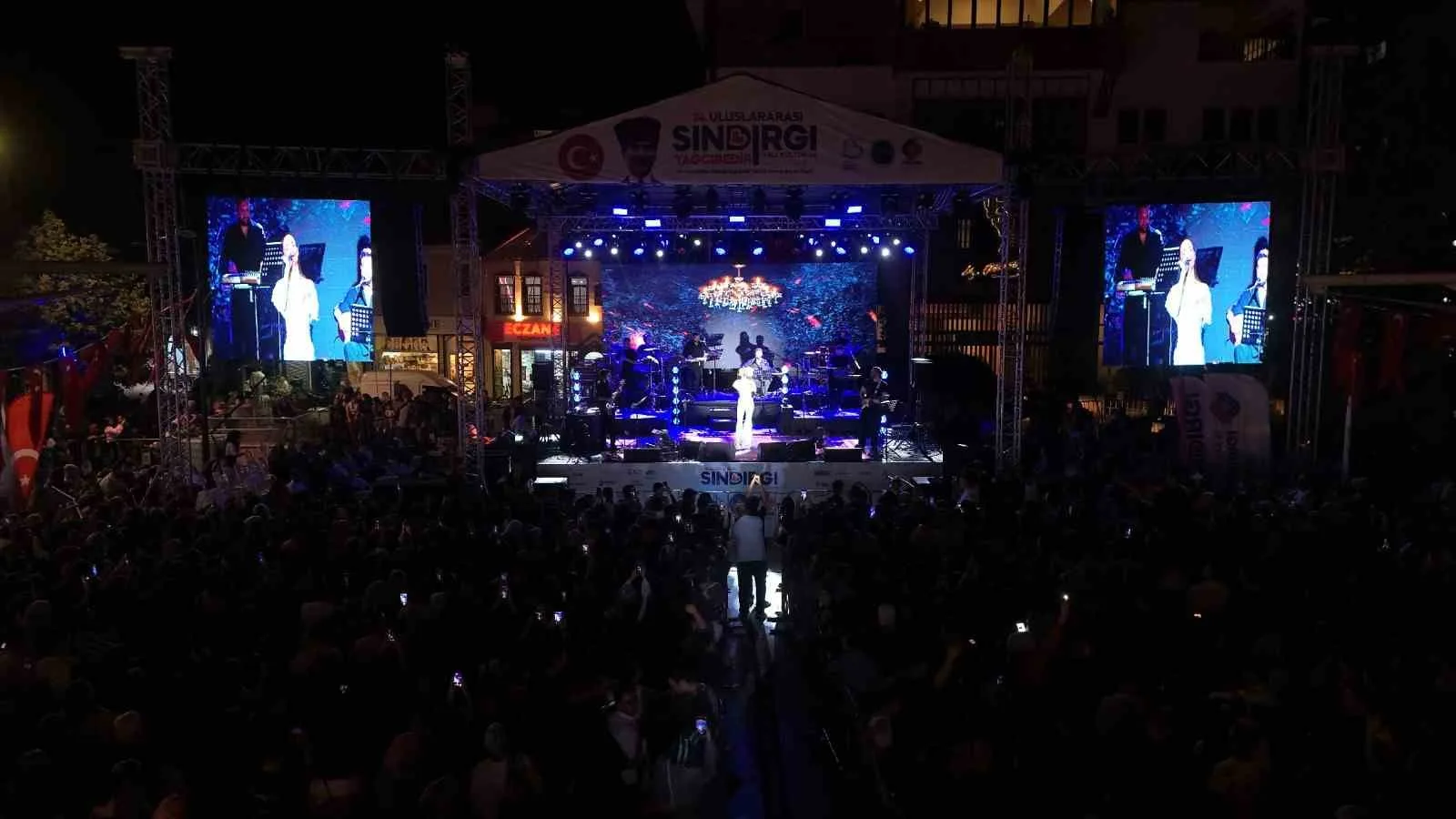 Sındırgı’da deprem sonrası festivaller umut oldu