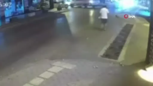 Bursa’da kontrolden çıkan otomobil karşı şeride geçti: 2 yaralı