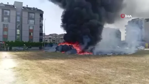 Yanan halı saha malzemeleri, site sakinlerine korku dolu anlar yaşattı