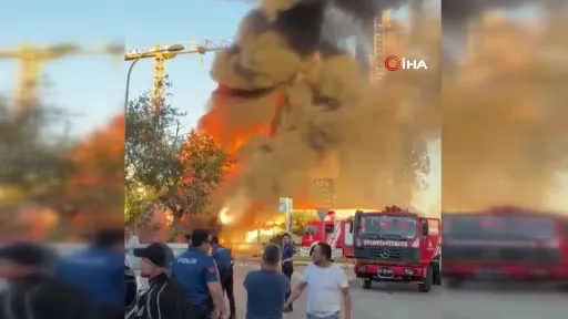 Ataşehir’de korkutan yangın: Mahsur kalanlar çatıya çıkarak kurtulmaya çalıştı