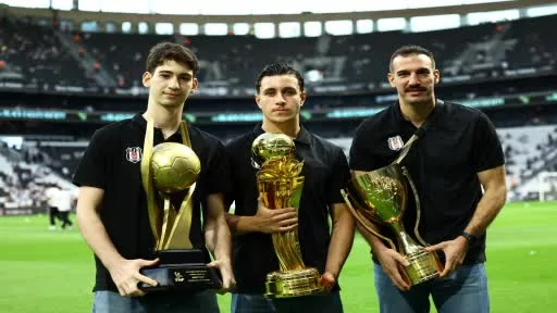 Trendyol Süper Lig: Beşiktaş: 2 - Erzurumspor FK: 0 (İlk yarı)