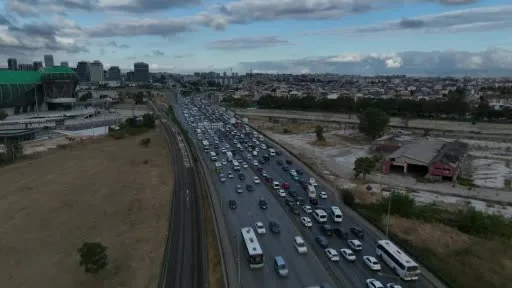 Bursa’da okullar açıldı, korkulan trafik yoğunluğu oluşmadı
