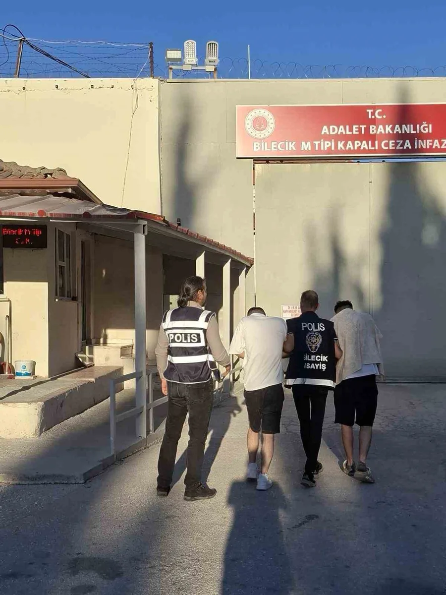 3 milyon liralık ziynet eşyasıyla yakalanan 2 şüpheli tutuklandı