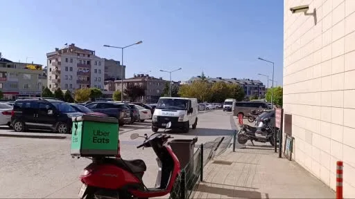 Kontrolden çıkan araç bariyerlere çarptı: 2 yaralı