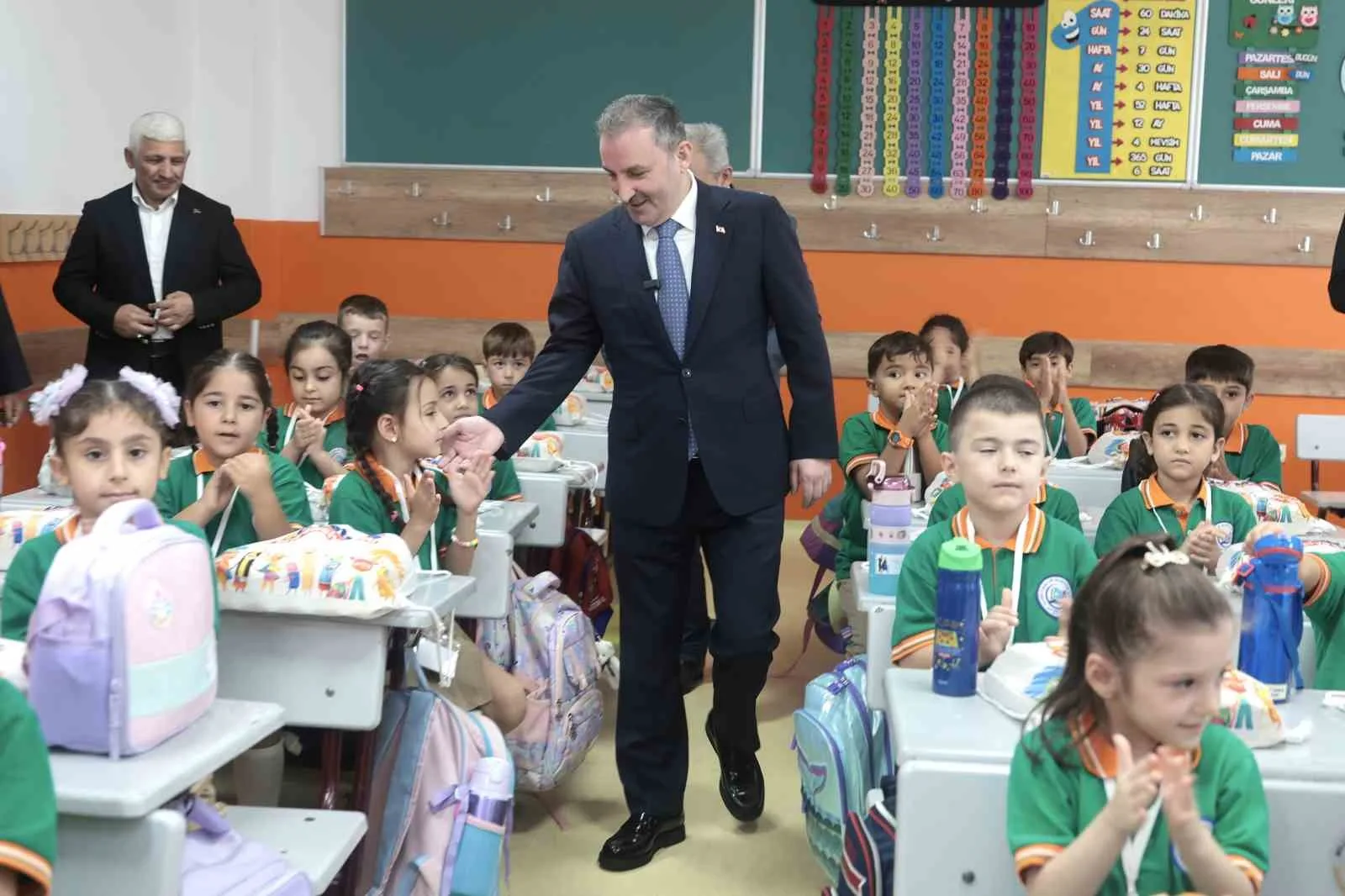 Sultanbeyli’de 9 bin öğrenciye ücretsiz kırtasiye desteği