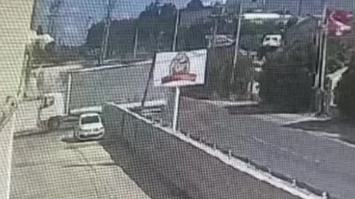 Fabrikadan çıkan kamyon nedeniyle kaza yaptı
