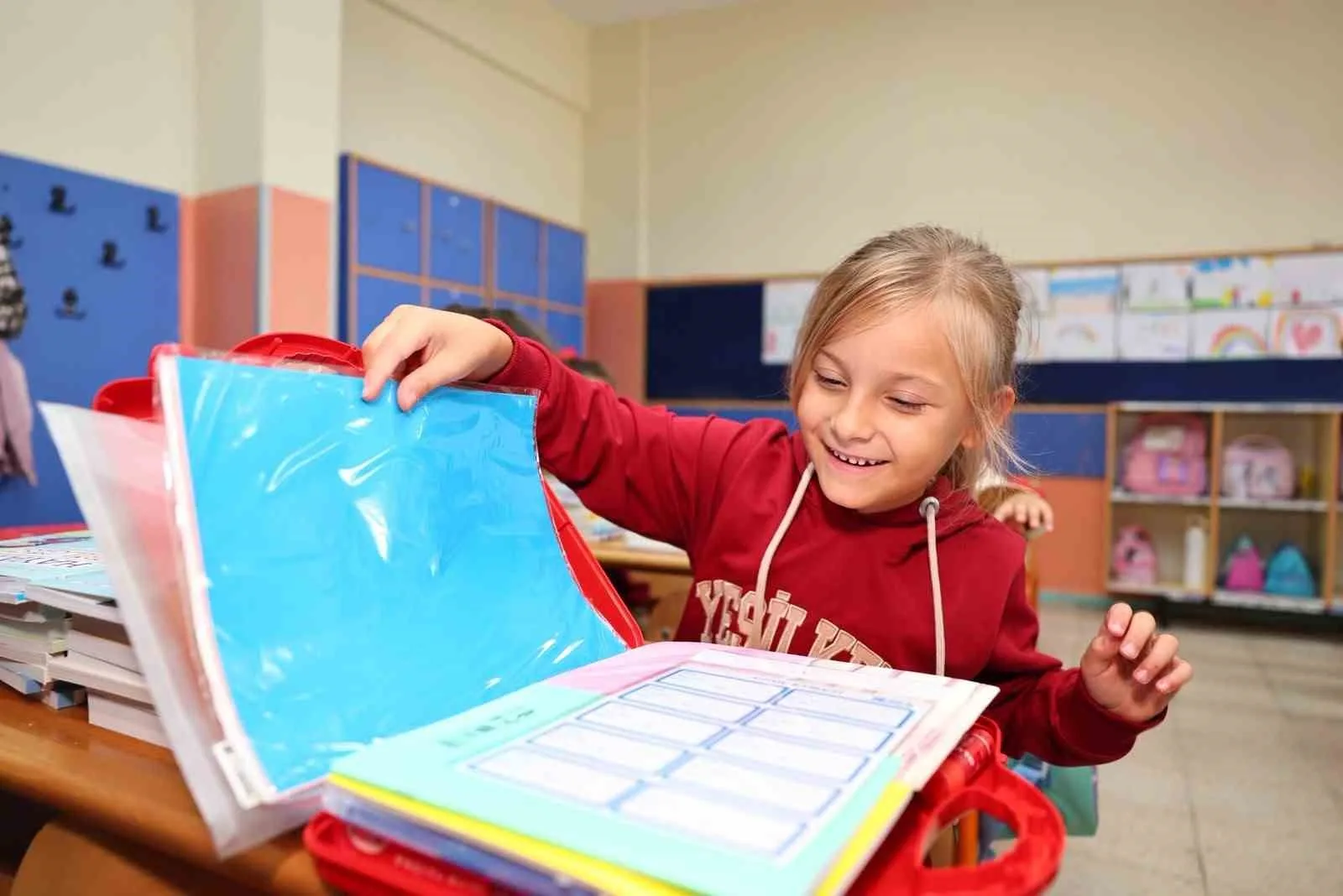 Başiskele’de miniklere kırtasiye hediyesi