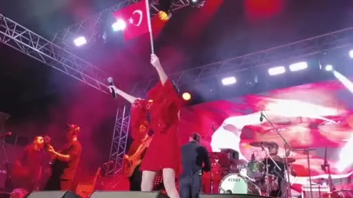 Ayvalık’ta Aydilge konserine yoğun ilgi