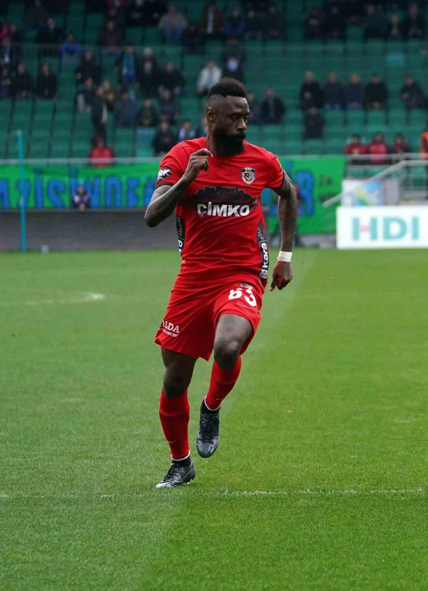 Nicolas N’Koulou’dan, Marsilya’ya Dolmabahçe uyarısı: "İlk 20 dakikası hayati önem taşıyor"