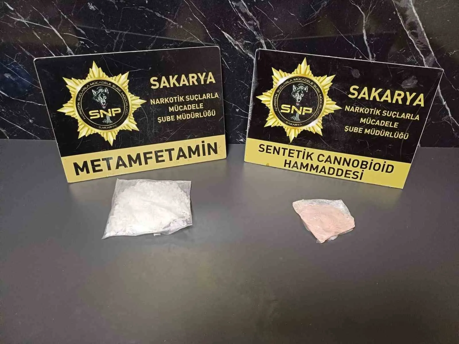 İstanbul’dan 111 kilogram uyuşturucu ham maddesi getirirken Sakarya gişelerinde yakalandılar