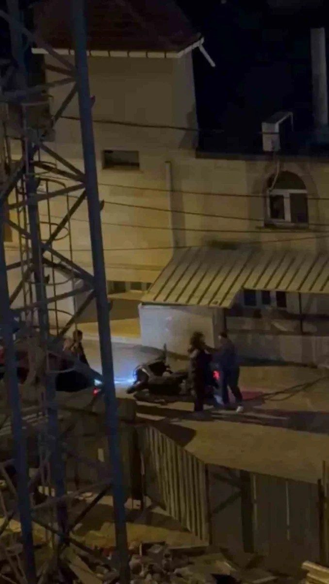 Pendik’te trafikte korku dolu anlar: Sürücüye tokat attı, motoruna zarar verdi
