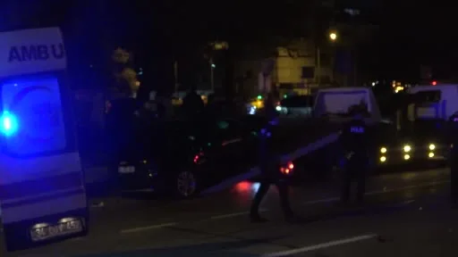 Maltepe’de iki araç çarpıştı: 2’si ağır 9 yaralı