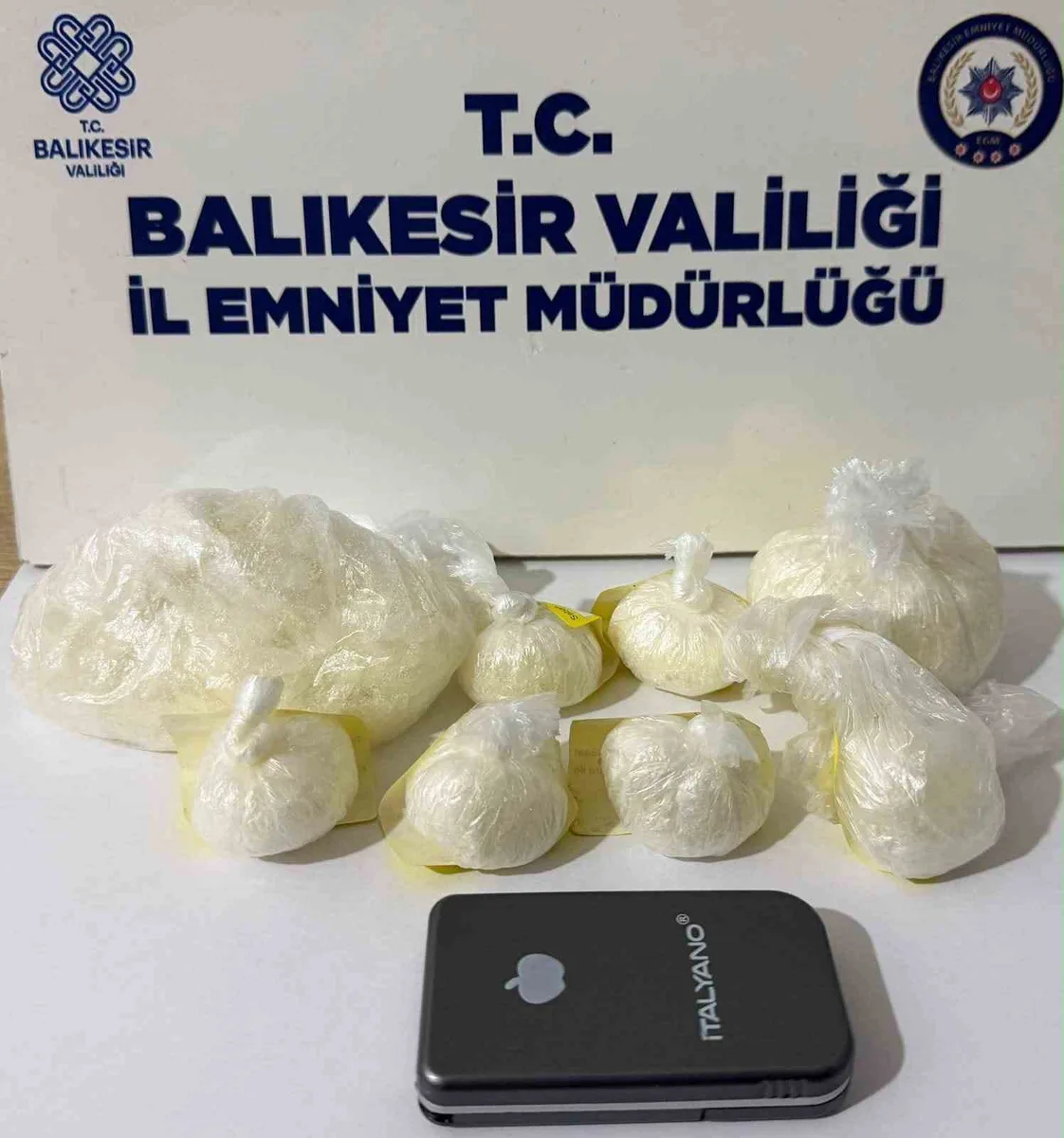 Bandırma’da kaçmaya çalışan şüpheliden 153 gram metamfetamin çıktı