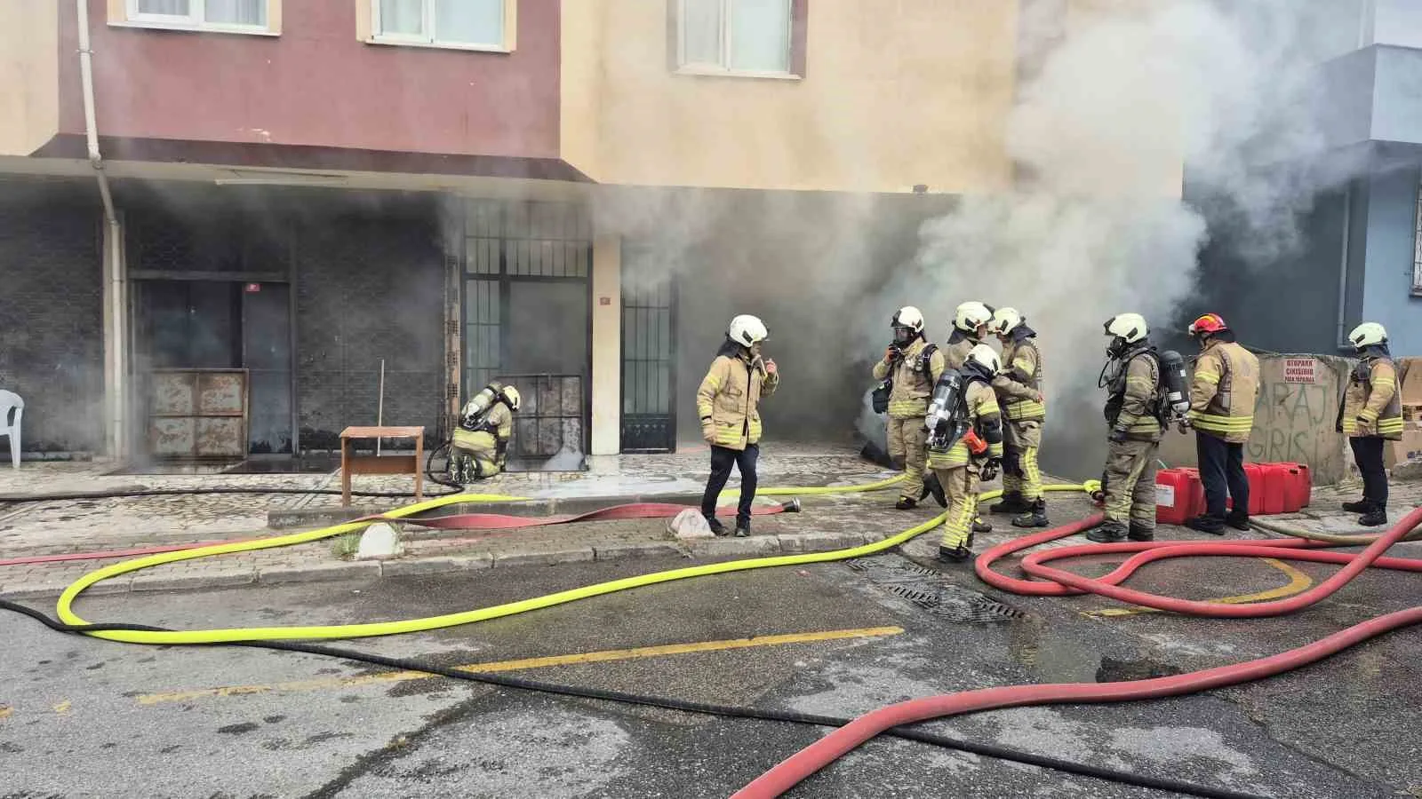 Üsküdar’da iş yerinde yangın paniği