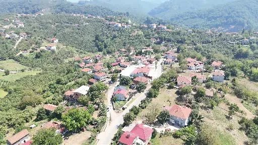 Bütün köy bu fabrikaya ortak