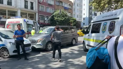 Fatih’te feci kaza: Yayalara yanan kırmızı ışığı dikkate almadan yolun karşısına geçince hayatından oldu