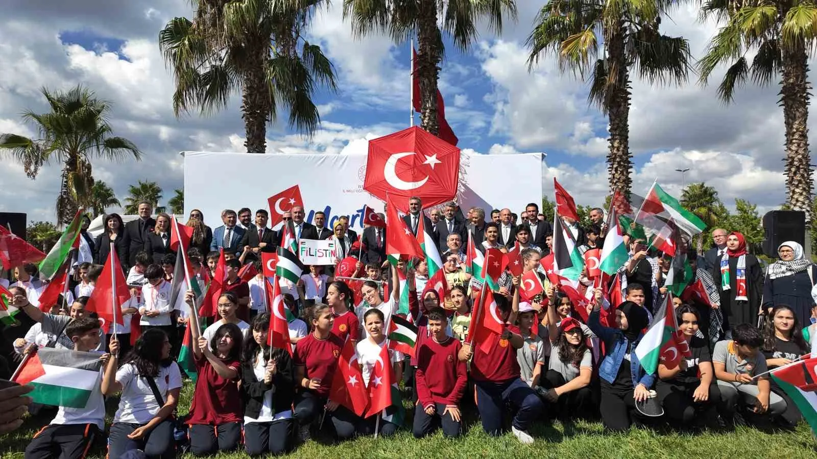 Maltepe’de uçurtmalar Gazze için havalandı: "Uçurtmalar vurulmasın, çocuklar öldürülmesin"