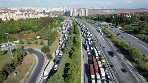 TEM Otoyolu’nda seyir halindeki tır alev alev yandı