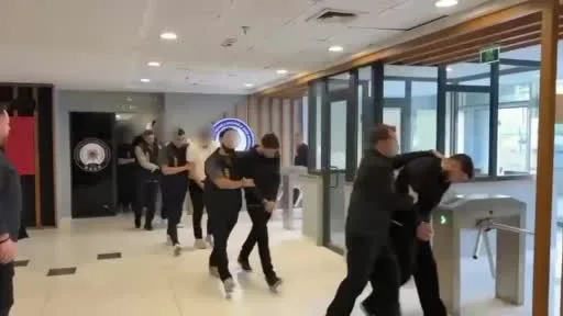 İnternette kadın kılığına girip evlilik vaadiyle kandırdılar, sonra tehdit ettiler