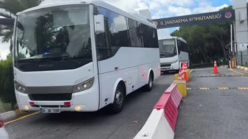 İstanbul’da uyuşturucu soruşturması kapsamında gözaltına alınan ünlü isimler, sağlık kontrolü için hastaneye sevk edildi