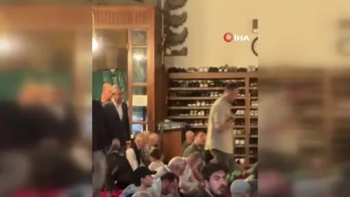 Özgür Özel, cuma namazını Bursa Ulu Cami’de kıldı