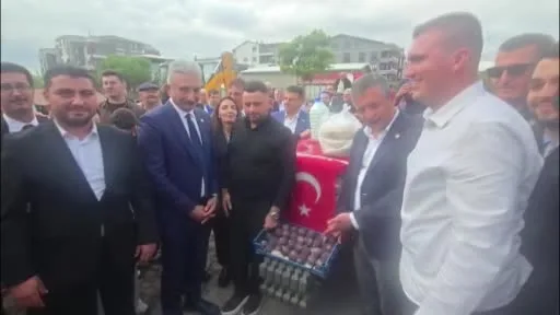 Yeni Parti Genel Başkanı Özel, Bursa’da çiftçilerle bir araya geldi